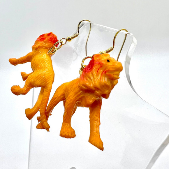 Lion Earrings - Animal Earrings - Zoo Earrings - Teacher Earrings - Picture 1 of 9